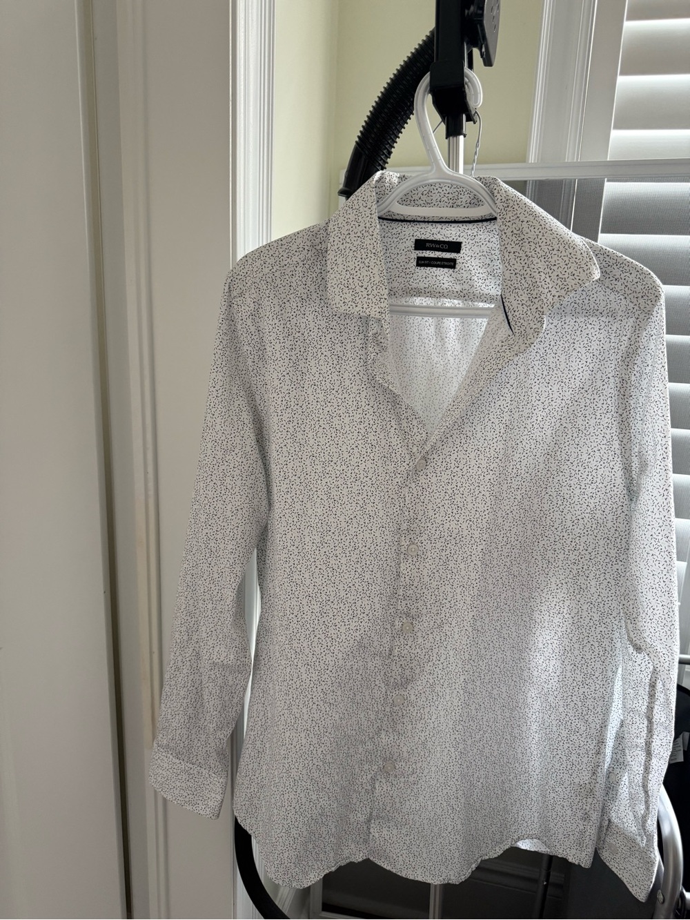 RW&CO. White Long-Sleeve Dress Shirt with Tiny Micro Print